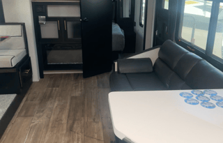 10 PERSON Grey Wolf Black Label RV