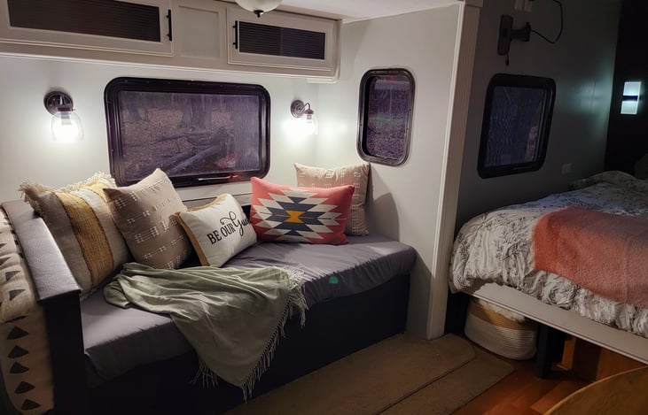 Memory foam lounge couch with led reading lamps.