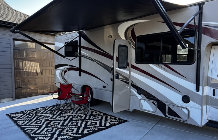 30' Camper with Awning, Outdoor Rug and Chairs