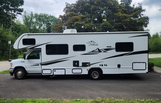 2025 Breezy Cruiser. XL Panoramic Windows Sleeps 8