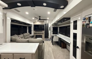 Pet Friendly 2026 Jayco Pinnacle *Delivery Only*