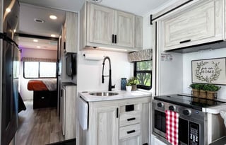 The ULTIMATE Coach - 2023 Sunseeker 3250DSLE