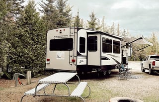 Phoenix Luxe Retreat – 2 Bedroom Family 5th Wheel