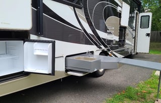 "TURN-KEY" PET-FRIENDLY & KID-APPROVED MOTORCOACH