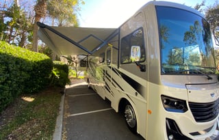 Amazing Couples Getaway w/Washer & Dryer