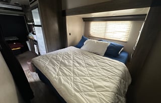 self-contained toy hauler on board fuel, generator