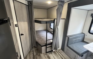 Spotless!  2022  RV Coleman Lantern Series 263BH