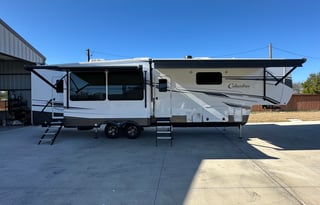 *Crazy Clean” 2024 5th Wheel!! Luxury RV!