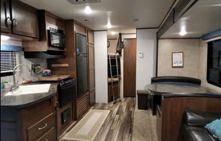 Clean and spacious!! 2017 Jayco JFlt 26' slideout!