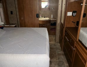 Thor Motor Coach Miramar 34 1