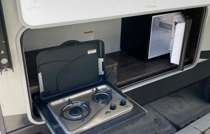 Outdoor stove and refrigerator