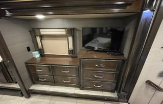 Luxury Pet Friendly RV priced to rent!!!!