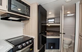 2025 Avenger with Bunks (BRAND NEW)-Delivery Only