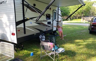 18’ Autumn Ridge: Sleeps 5, Easy Tow, Cozy!