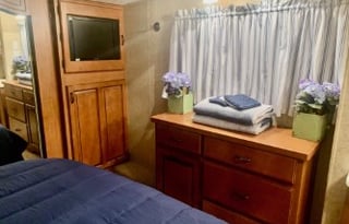 A 5th wheel travel trailer suited for 2 people