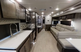 31-*NEW* 2021 Georgetown 4-sleeper Luxury Class A