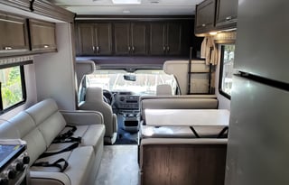 32ft 2023 Conquest Class-C RV - Pet Friendly!