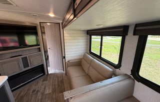 (Delivery only) sleeps 10, 2 baths Sunset Trail