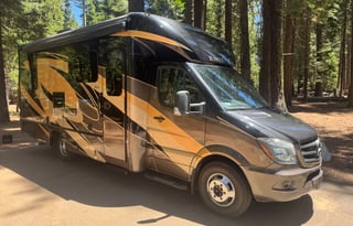 2018 Entegra Coach Qwest 24L