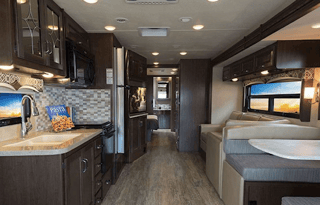 Remi the RV 2017 Thor Hurricane 35m