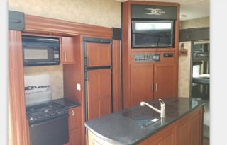 Great Toy hauler 5th wheel for the entire family!