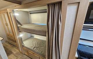 Luxury Class C Like NEW!!!