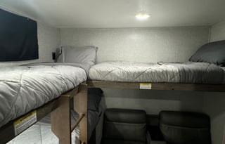 2022 Zinger 2 BR Bunkhouse - perfect for families!