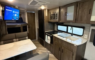 Travel trailer | Fits 8 Comfortably | Delivery ✅