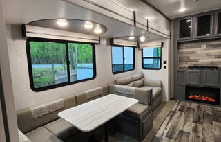 Spacious RV for 8 | Bunkhouse + 1.5 Baths
