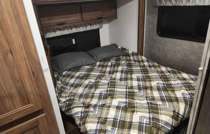 Rear queen in "night mode"