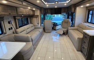 New luxury Tiffin rv for your next adventure!