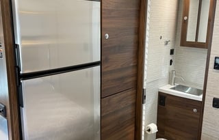 2021 Winnebago Navion 24D