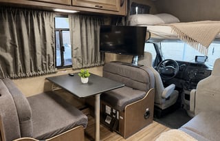 (#6) 30’ Adventure RV– Sleeps 8|Generator|Festival