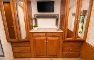 Meet "Nomad" 2019 Winnebago Vista LX