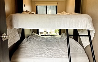 Phoenix Luxe Retreat – 2 Bedroom Family 5th Wheel