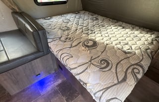 Pet Friendly 21’ Travel Trailer RV Rental