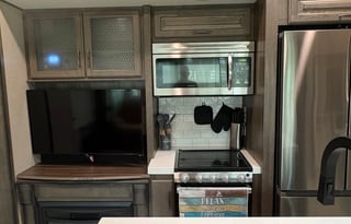 Rolling Family Retreat Bunk House with 2 full bath