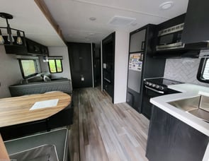 Coachmen RV Freedom Express Liberty Edition 326BHDSLE