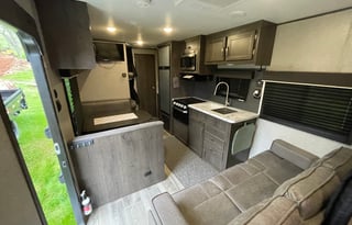 Spacious Clean New 29' Jayco RockyMountain Trailer