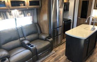 Luxury 2019 Coachmen Chaparral 42’ 392MBL