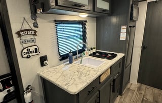 The Cozy Cabin Cruiser (0000)