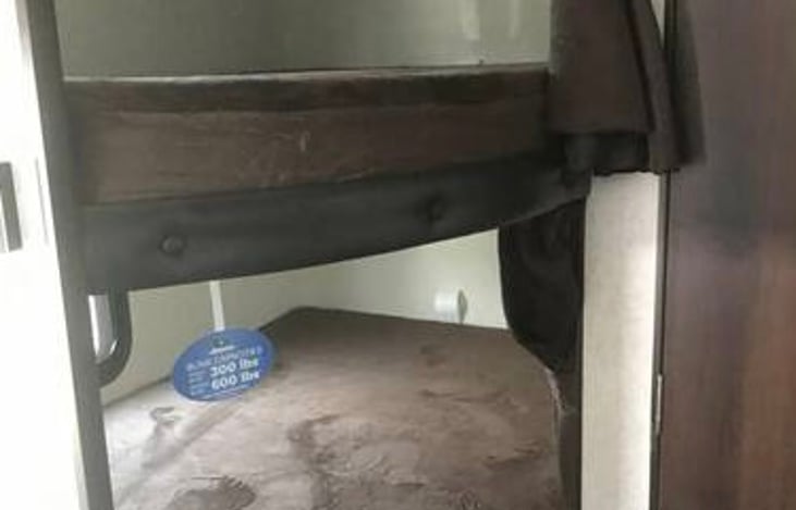 Another bunk view (has bedding)