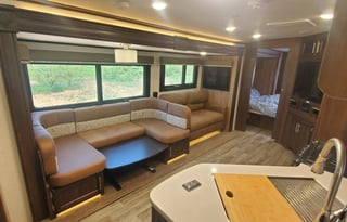 2018 Jayco 32BHS pet friendly & sleeps 8!