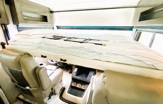 ! Creamy Flair 2021 - Modern & Reliable, Sleeps 10