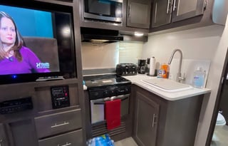 Cozy 2019 CrossRoads RV Sunset Trail Super Lite