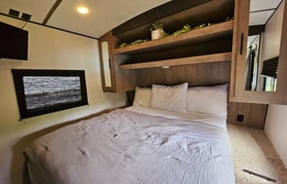 "Spring Glamper" Queen + Bunks