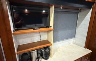 Beautiful Class A Fleetwood Discovery 39L -Fun for the family