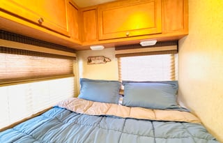 Super Clean CLASS C - Turn Key w/Essentials 24ft