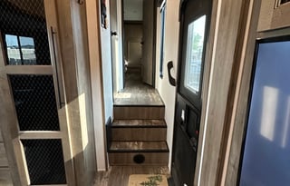 Comfortable Pet Friendly RV Loaded with Extras!!