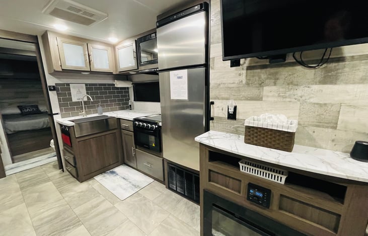 Kitchen/Living Area - Built in electric fireplace to quickly take the chill off those cool summer mornings. Equipped with 32" Smart TV, and full kitchen.